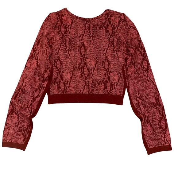 Fabletics Kamila Seamless Long Sleeve Snake Print Cherry Crop Top L NEW w/Tag - Picture 3 of 7